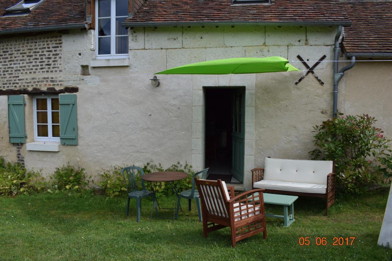Au Calme Bed & Breakfast Houssay  Exterior photo